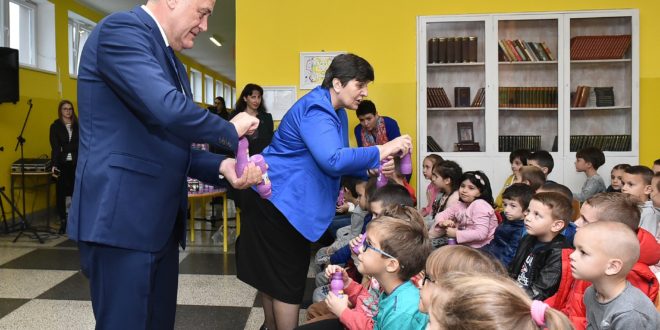 Program voće, povrće, mlijeko i mlječni proizvodi za škole